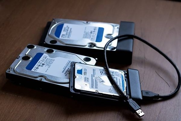 Les différents types de stockage informatique : disque dur, SSD, Cloud et leurs caractéristiques