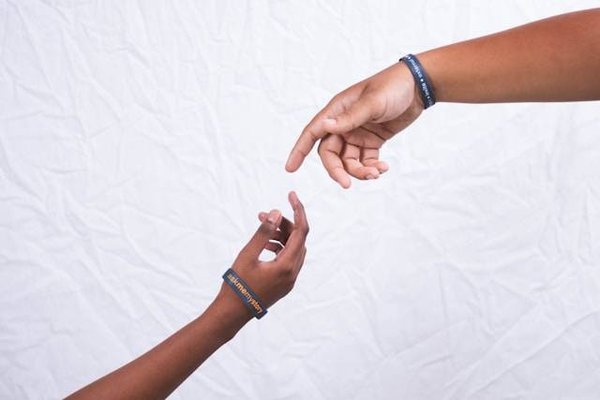 Comment les bracelets RFID Mifare révolutionnent l'expérience événementielle ?